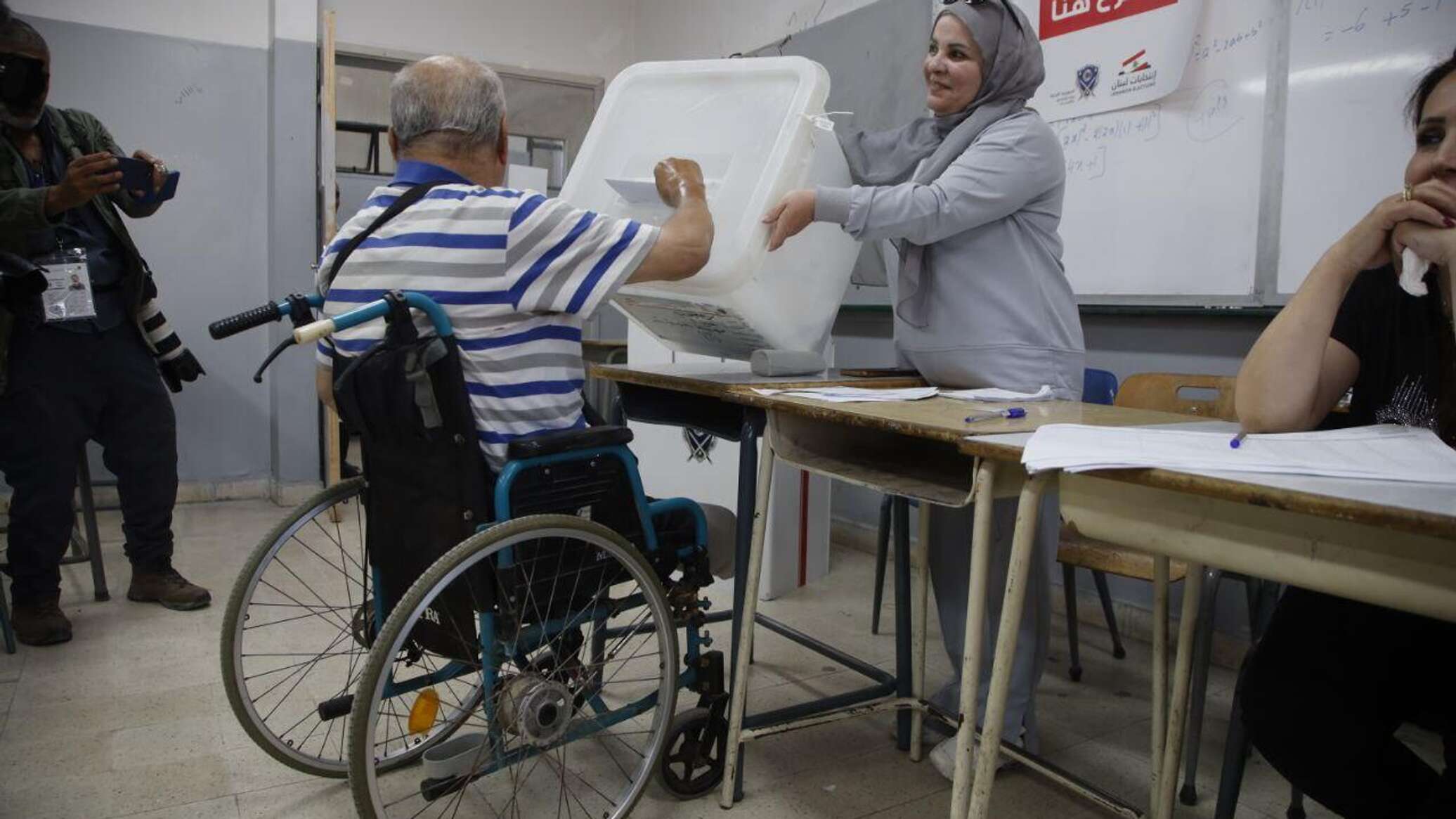 إقبال متزايد على المشاركة في الانتخابات البلدية جنوبي لبنان رغم الوضع الأمني المتوتر