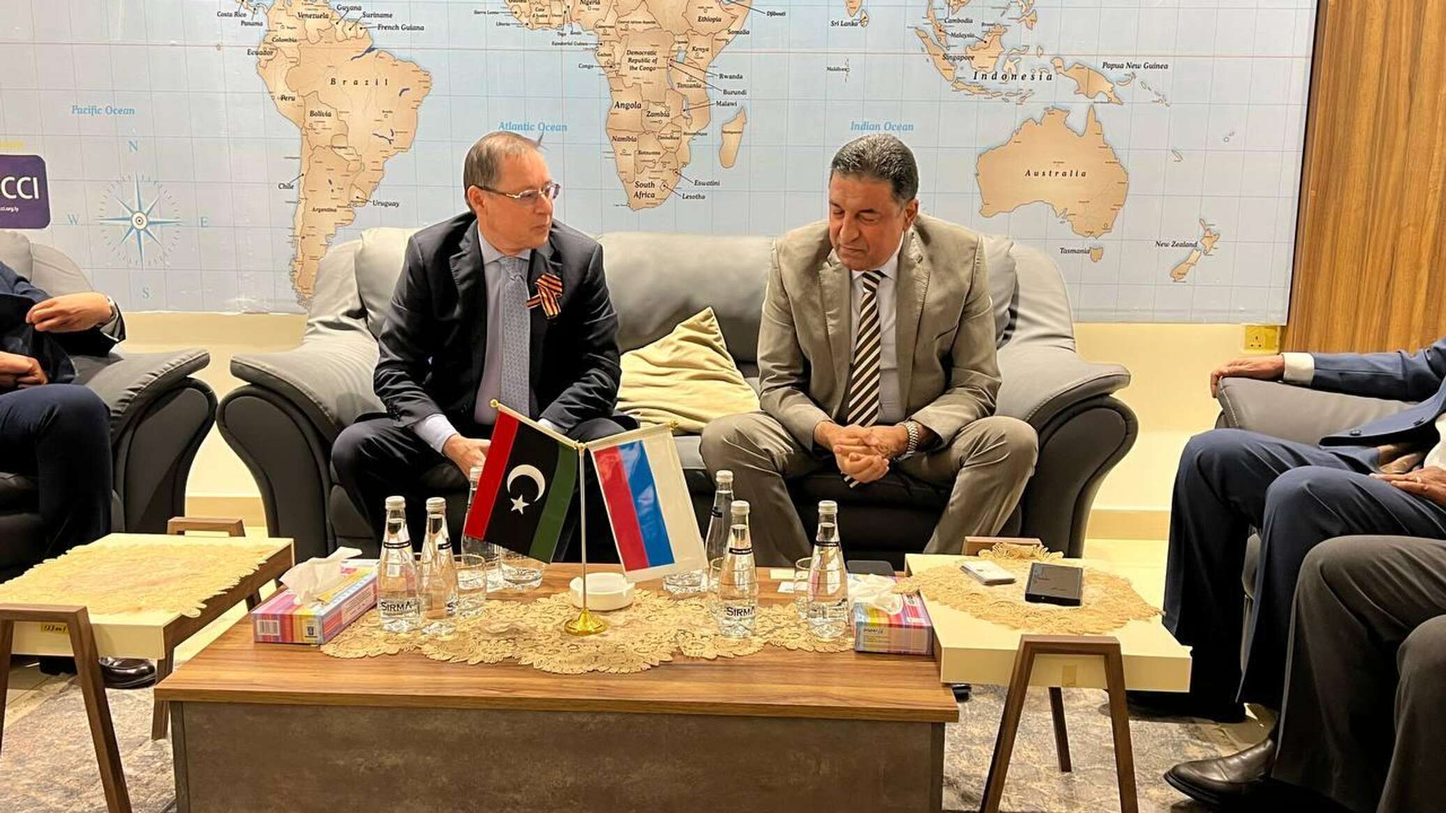 السفير الروسي يبحث في بنغازي فرص التعاون التجاري وإعادة تفعيل المشاريع المشتركة