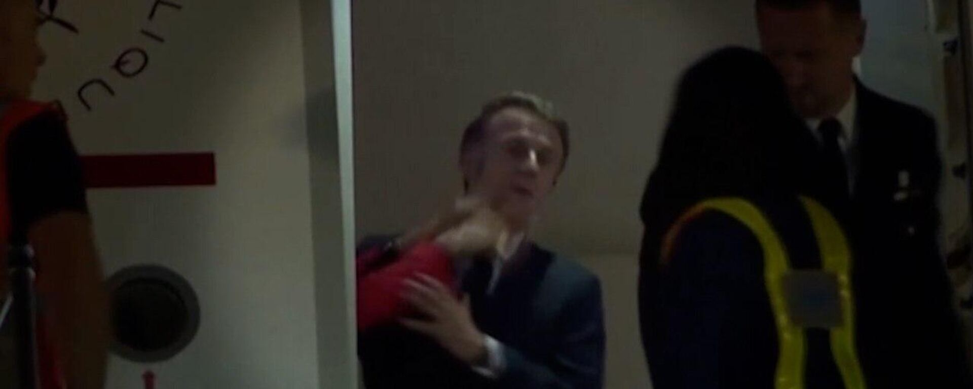 ماكرون يتلقى صفعة من زوجته - سبوتنيك عربي, 1920, 26.05.2025