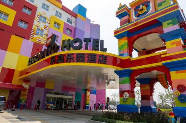 صورة لفندق ليغولاند الذي تم تصميمه  و طلاء جدرانه بألوان زاهية بما يتناسب مع الأطفال. - سبوتنيك عربي