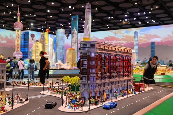 مدينة ليغو المصغرة تضم مجسمات مصغرة لمعالم عالمية ومدن صينية شهيرة مبنية باستخدام مكعبات ليغو. - سبوتنيك عربي