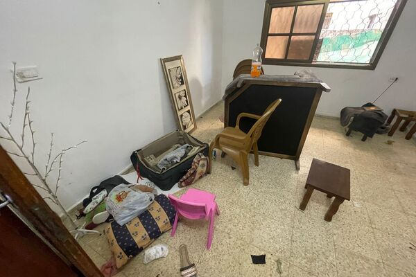 فلسطينيون يشاهدون هدم بيوتهم في طولكرم  - سبوتنيك عربي