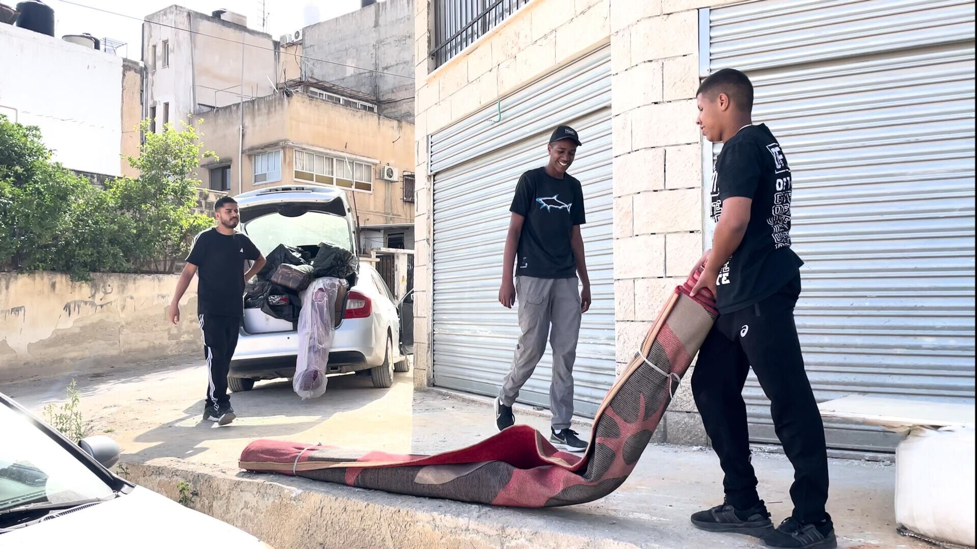 فلسطينيون يشاهدون هدم بيوتهم في طولكرم  - سبوتنيك عربي, 1920, 27.05.2025