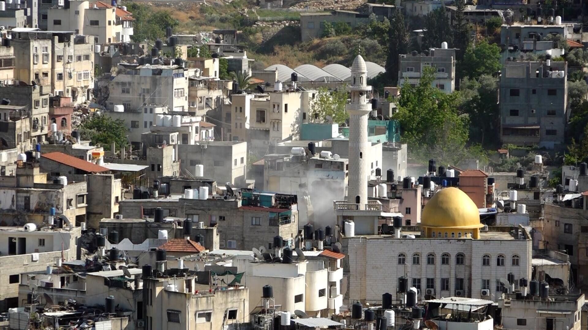 فلسطينيون يشاهدون هدم بيوتهم في طولكرم  - سبوتنيك عربي, 1920, 27.05.2025