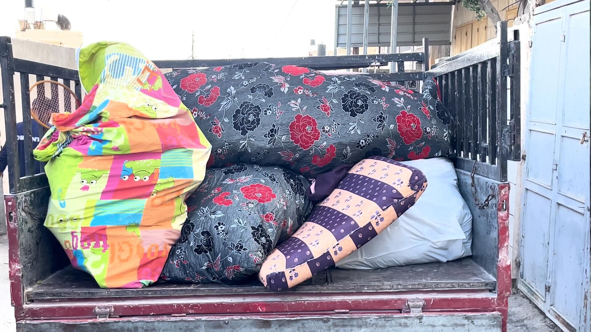 فلسطينيون يشاهدون هدم بيوتهم في طولكرم  - سبوتنيك عربي, 1920, 27.05.2025