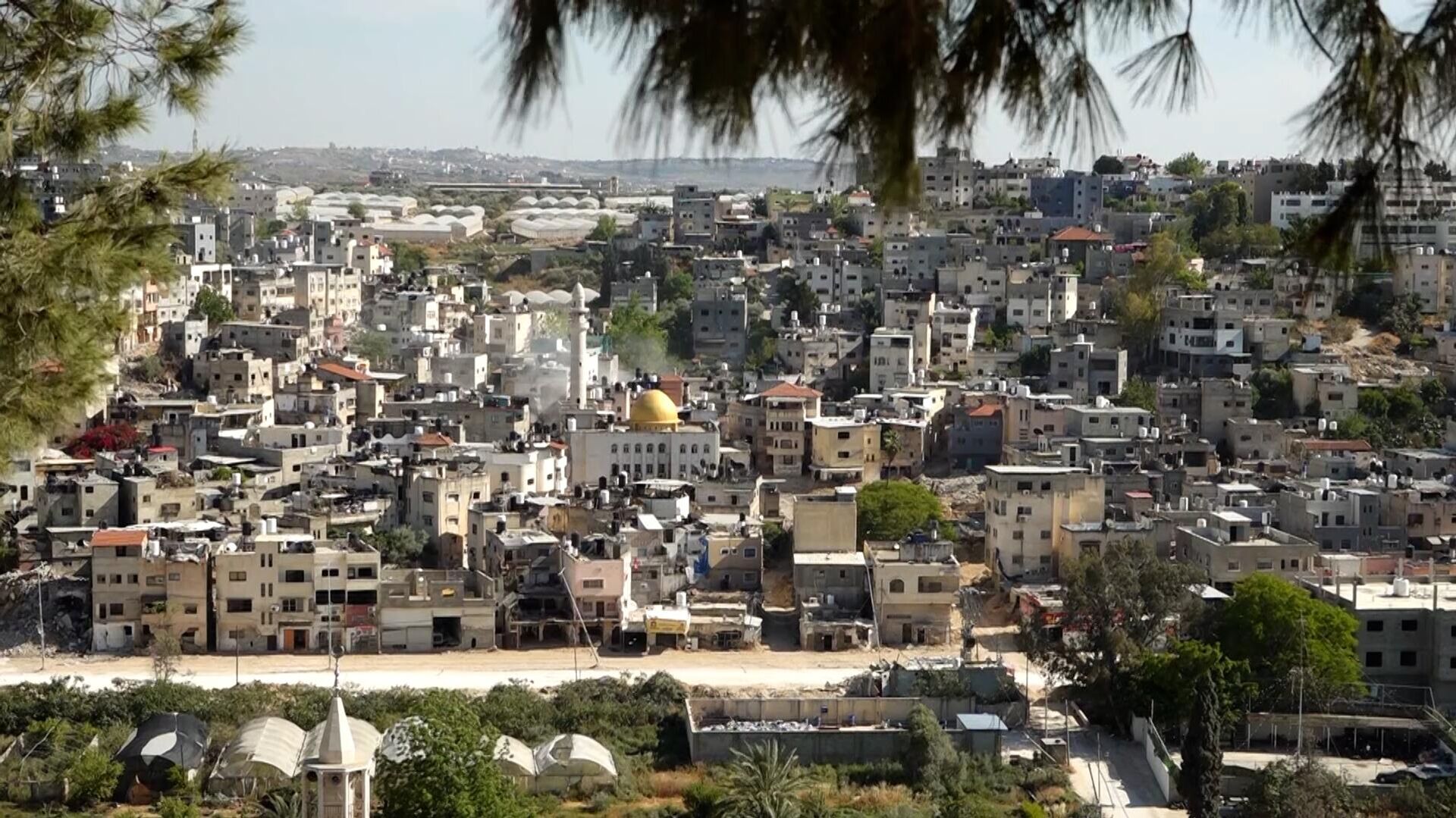 فلسطينيون يشاهدون هدم بيوتهم في طولكرم  - سبوتنيك عربي, 1920, 27.05.2025