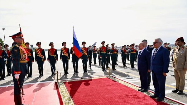 وصول رئيس مجلس القيادة الرئاسي اليمني رشاد محمد العليمي إلى موسكو  - سبوتنيك عربي