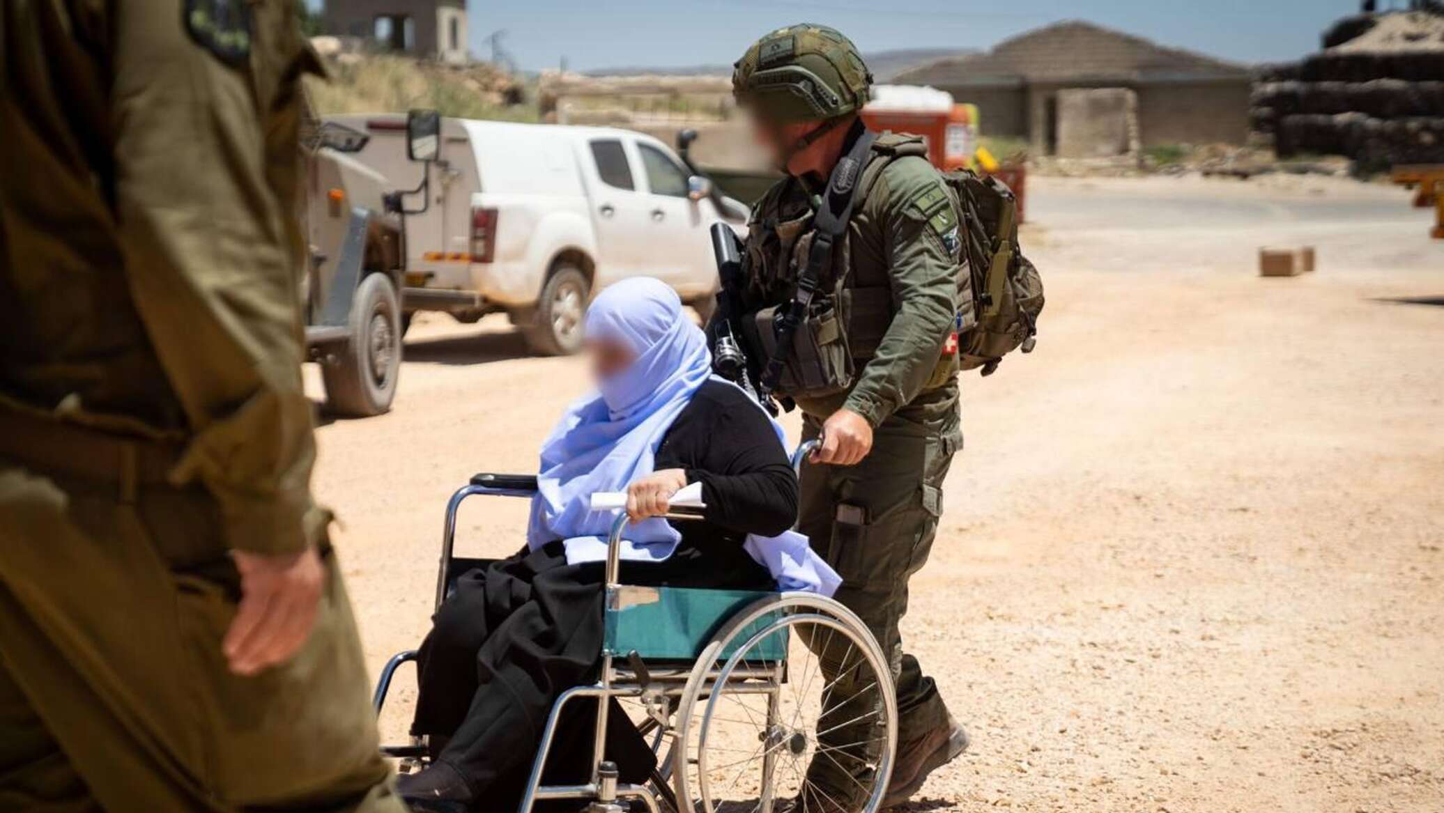 إسرائيل تفتتح مستوصفا طبيا متنقلا في جنوبي سوريا ... فيديو