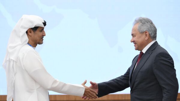  لقطات من الاجتماع الذي عقد بين الوفد الروسي برئاسة سكرتير مجلس الأمن الروسي، سيرغي شويغو، والوفد الإماراتي برئاسة الأمين العام للمجلس الأعلى للأمن علي الشامسي. - سبوتنيك عربي