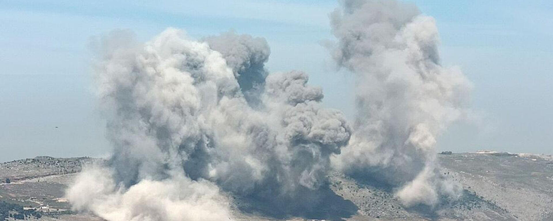 قصف إسرائيلي على مواقع حزب الله في جنوب لبنان - سبوتنيك عربي, 1920, 29.05.2025