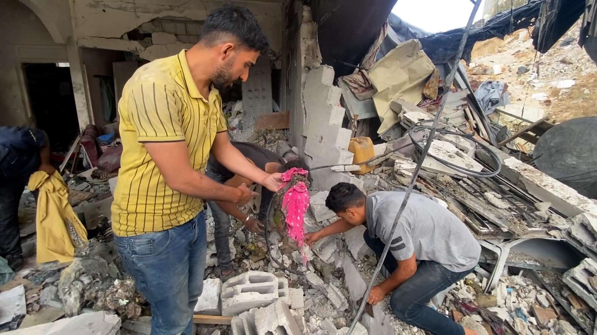 مقتل 22 شخصا وإصابة أكثر من 115 آخرين في قصف إسرائيلي استهدف مراكز توزيع المساعدات جنوبي غزة