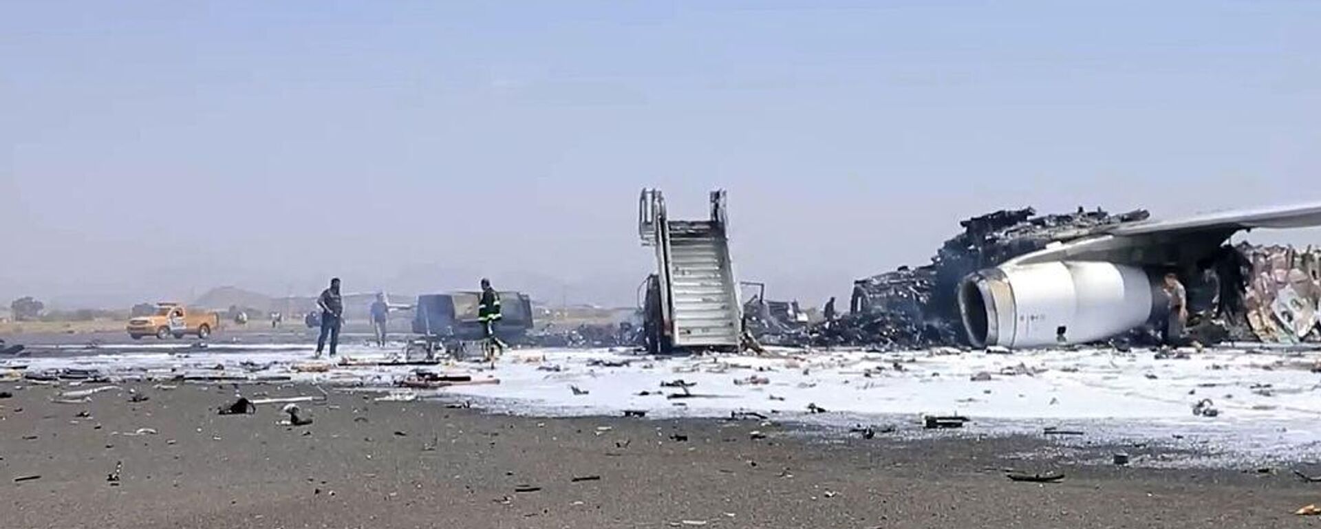 آثار القصف الإسرائيلي على مطار صنعاء الدولي - سبوتنيك عربي, 1920, 29.05.2025