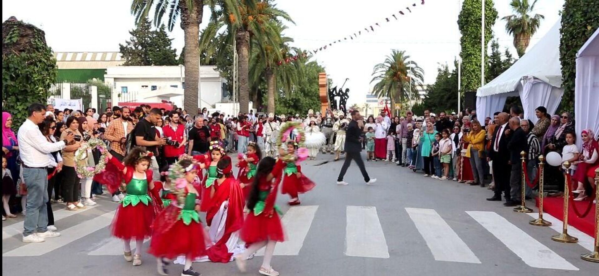 مدينة أريانة في تونس تنظم مهرجانا سنويا يحتفي بالورد - سبوتنيك عربي, 1920, 29.05.2025