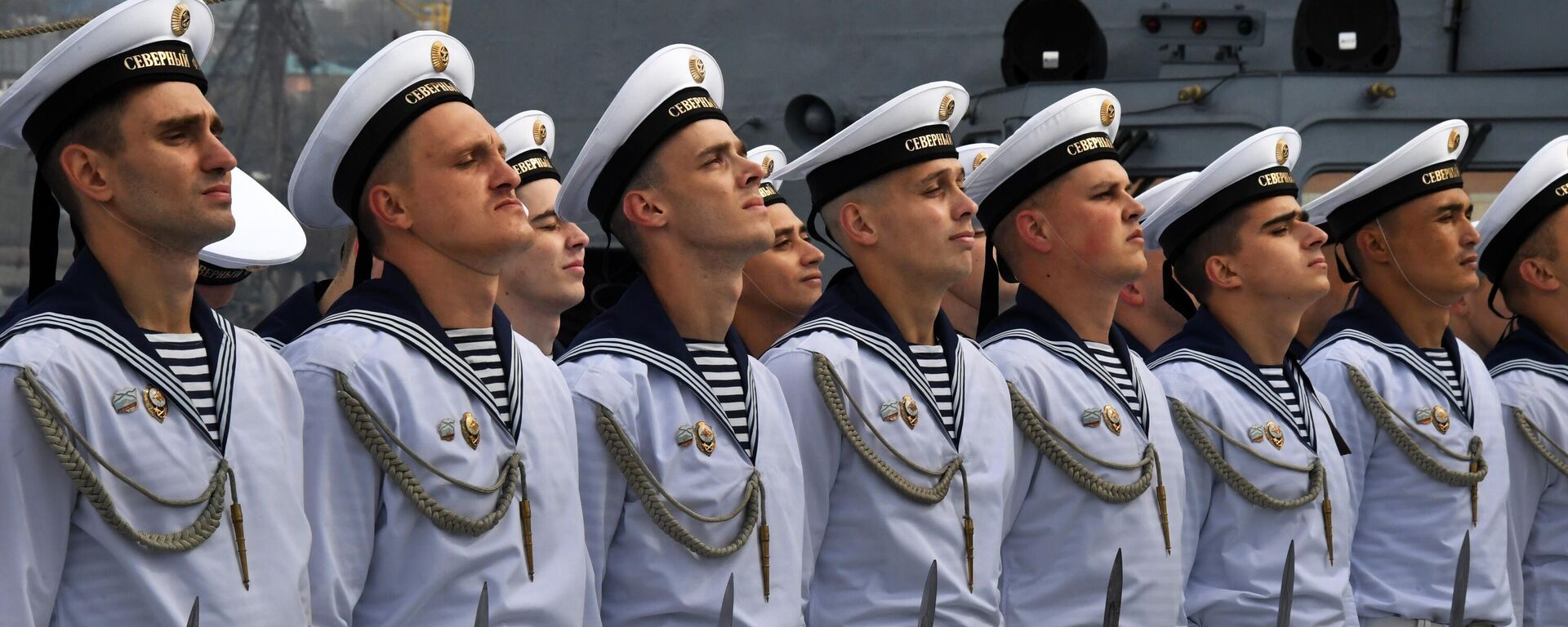 بحارة الفرقاطة أميرال أسطول الاتحاد السوفيتي غورشكوف أثناء الرسو في فلاديفوستوك - سبوتنيك عربي, 1920, 30.05.2025