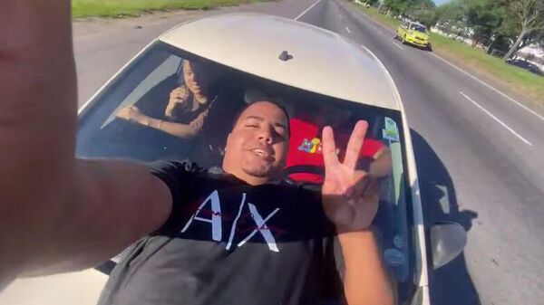 برازيلي ينقل سيارته المتوقفة للصيانة بأسلوب غير متوقع - سبوتنيك عربي