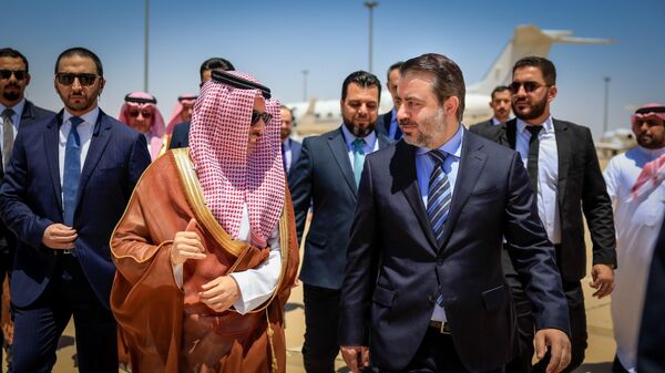 وزير الخارجية والمغتربين السيد أسعد حسن الشيباني ونظيره السعودي الأمير فيصل بن فرحان بن عبد الله آل سعود في دمشق - سبوتنيك عربي