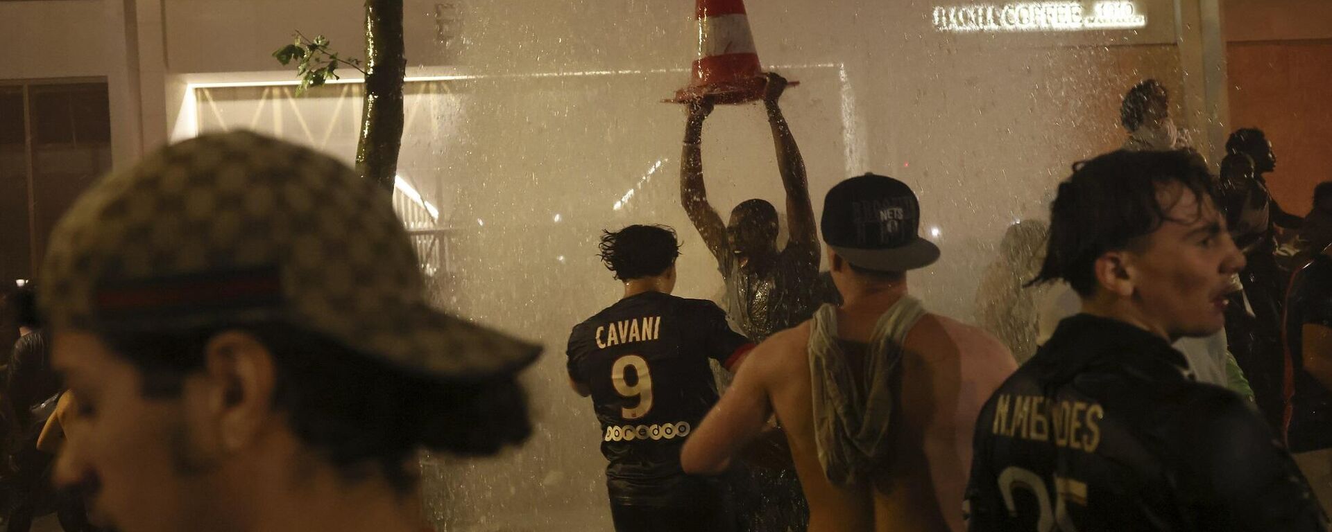 ردود فعل جماهير فريق باريس سان جيرمان بعد مباراة نهائي دوري أبطال أوروبا لكرة القدم بينه وفريق إنتر ميلان، الأحد 1 يونيو/ حزيران 2025، باريس - سبوتنيك عربي, 1920, 01.06.2025