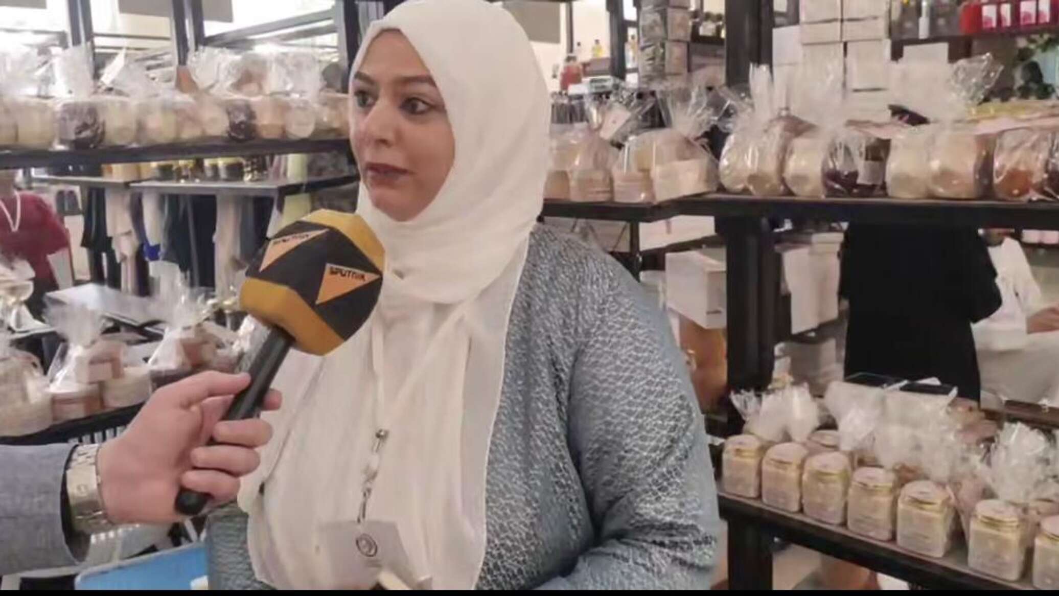 سيدة مصرية تتمكن من إطلاق مشروع منزلي لإنتاج مواد غذائية طبيعية خالية من المواد الحافظة... فيديو