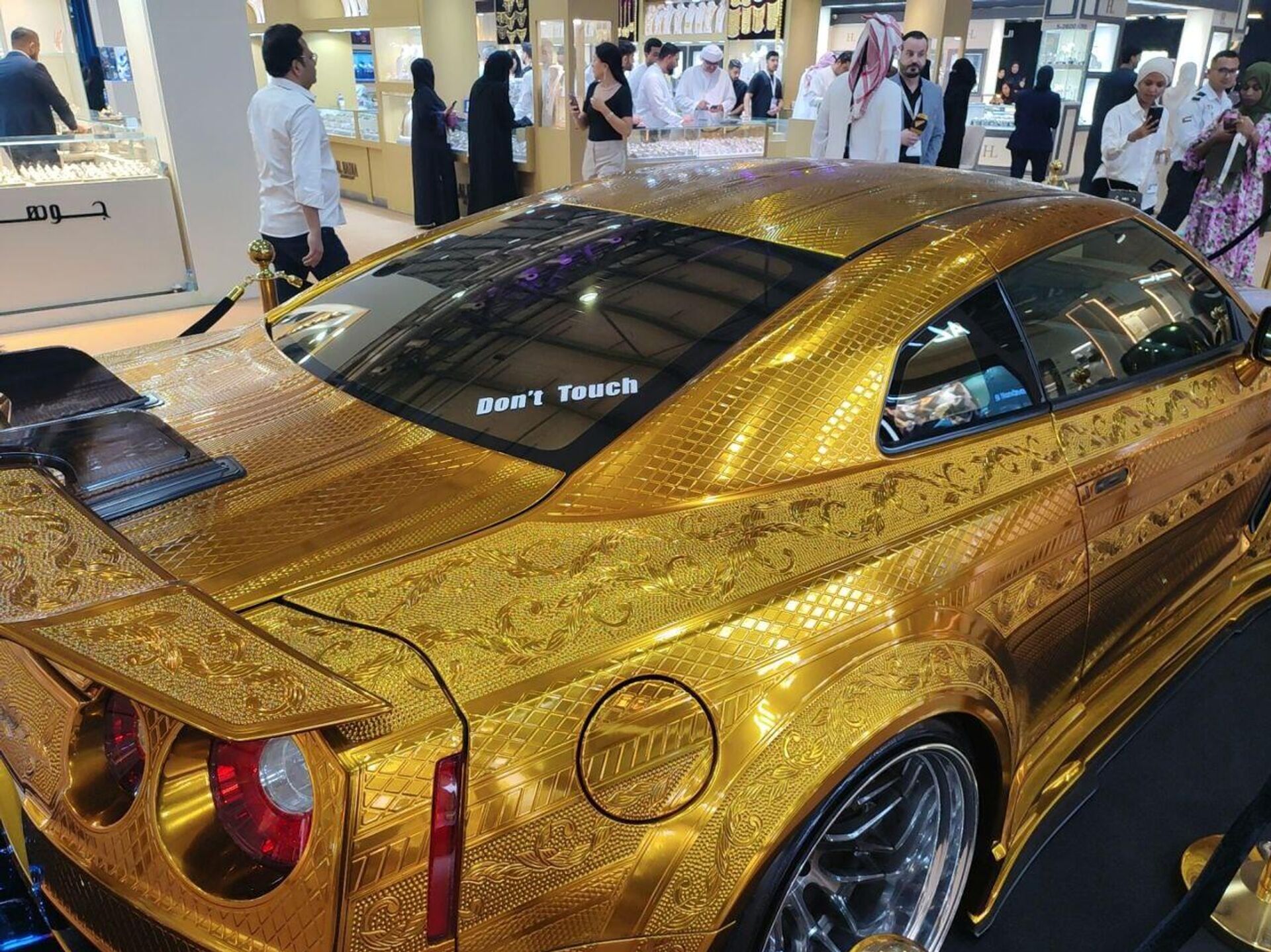 صورة لسيارة في مركز إكسبو الشارقة في الإمارات العربية المتحدة صورة لسيارة في مركز إكسبو الشارقة في الإمارات العربية المتحدة - سبوتنيك عربي, 1920, 02.06.2025