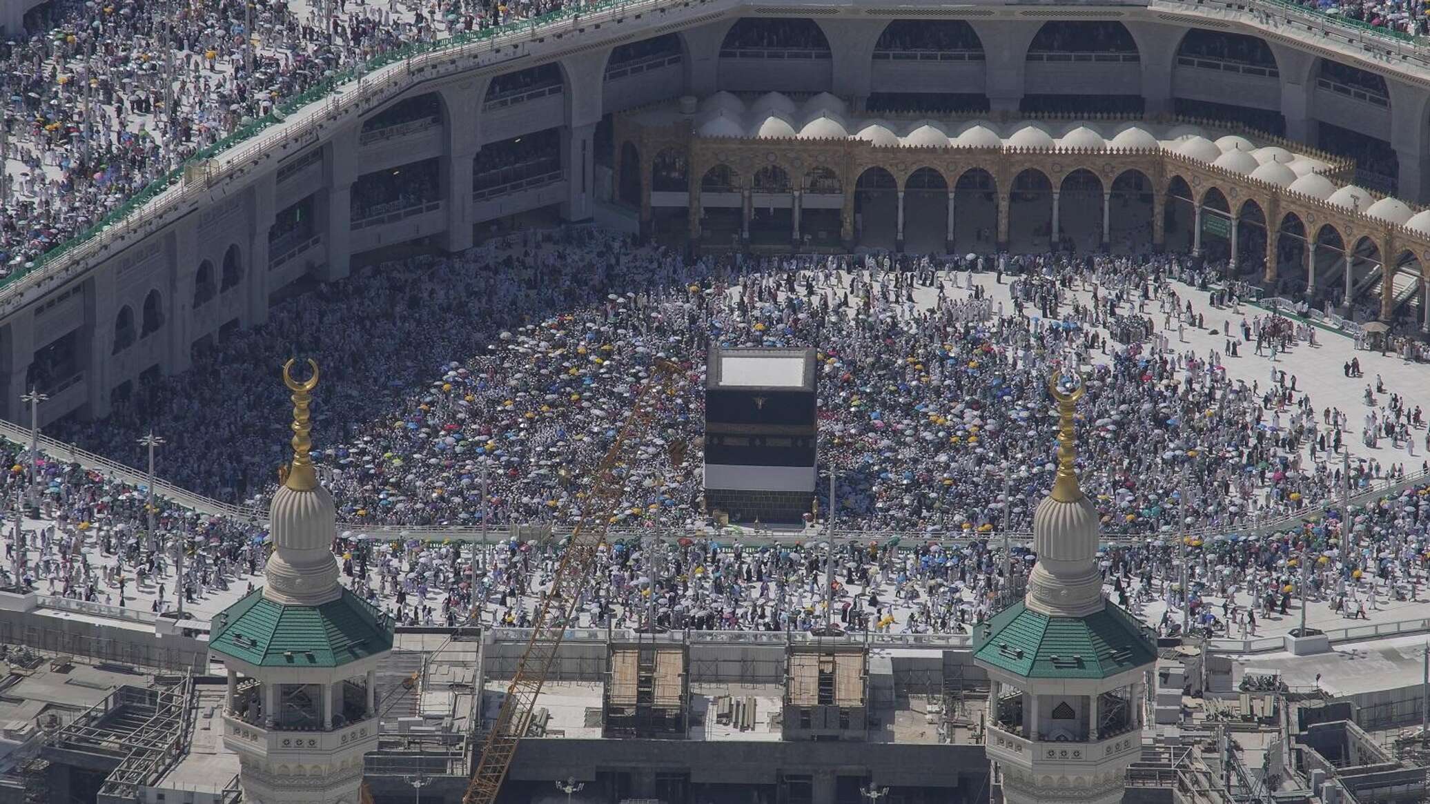 السعودية تقيم الحفل السنوي للقوات المشاركة في تأمين الحجاج.. فيديو