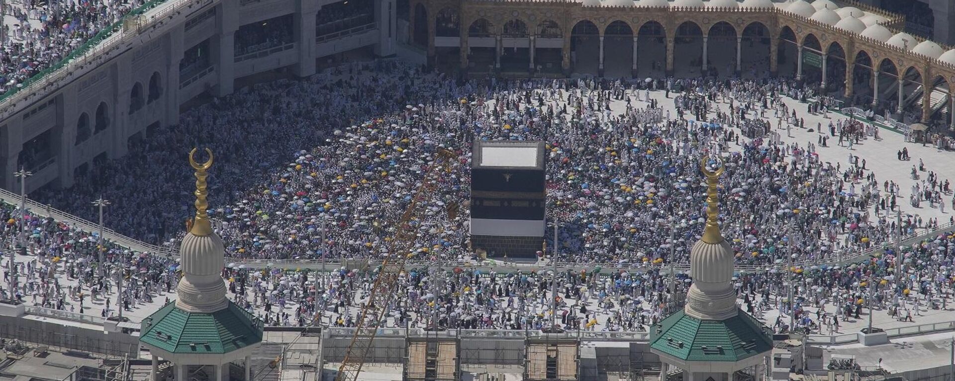 الحجاج المسلمون يطوفون حول الكعبة خلال موسم الحج السنوي في مكة المكرمة، المملكة العربية السعودية، 17 يونيو/ حزيران 2024 - سبوتنيك عربي, 1920, 09.06.2025