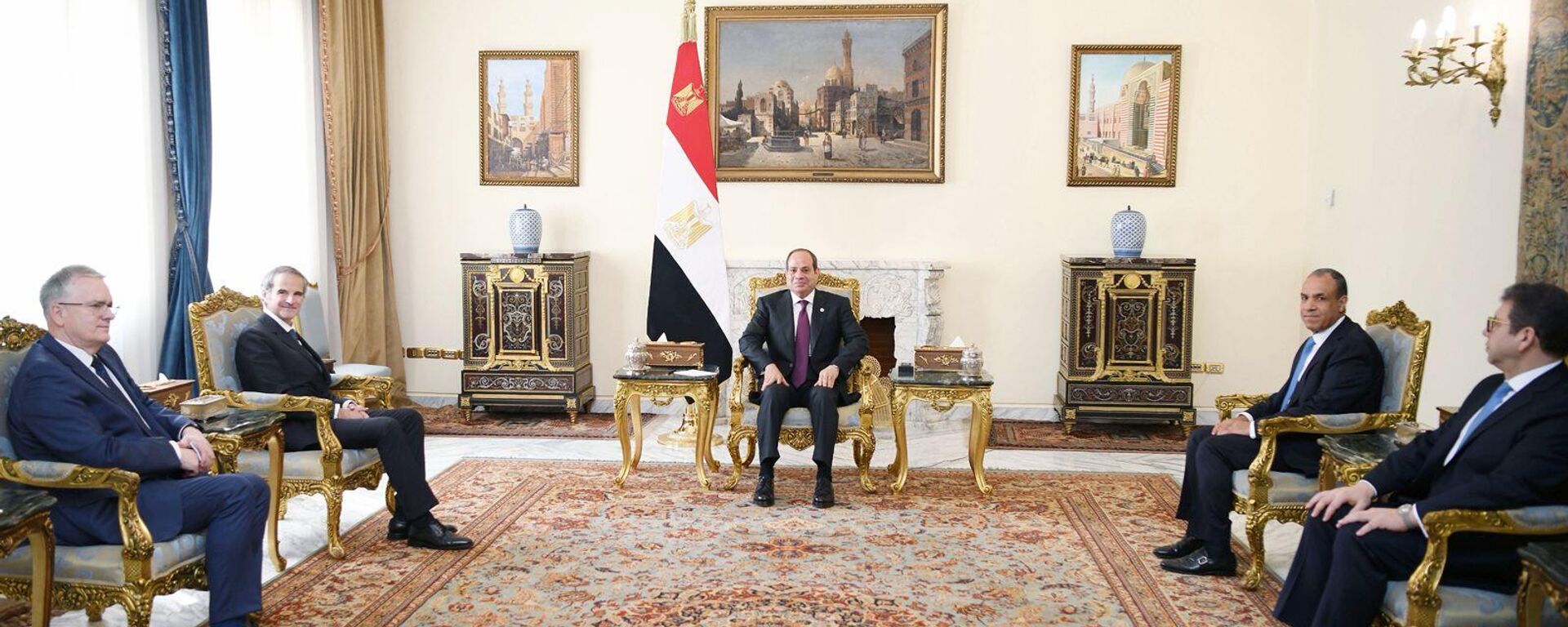 الرئيس المصري عبد الفتاح السيسي يستقبل مدير عام الوكالة الدولية للطاقة الذرية رافاييل جروسي - سبوتنيك عربي, 1920, 02.06.2025