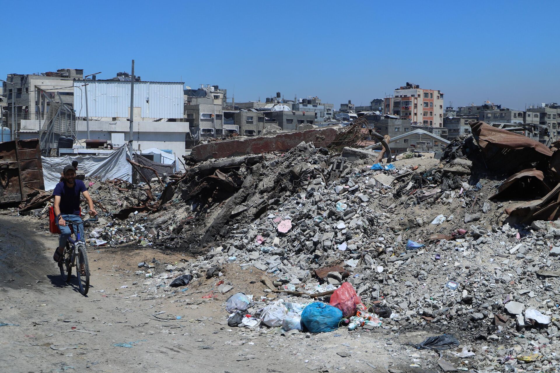 الفلسطينيون شمال غزة يكافحون للبقاء في ظل غياب المساعدات  - سبوتنيك عربي, 1920, 03.06.2025