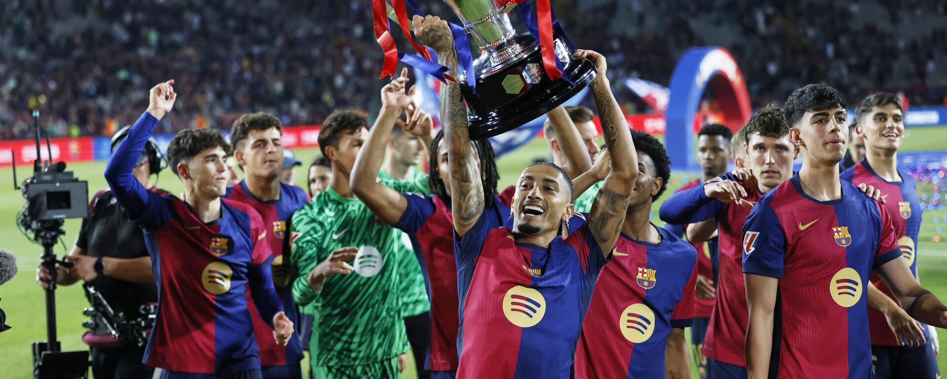 اللاعب البرازيلي رافينيا نجم فريق برشلونة - سبوتنيك عربي, 1920, 25.02.2026