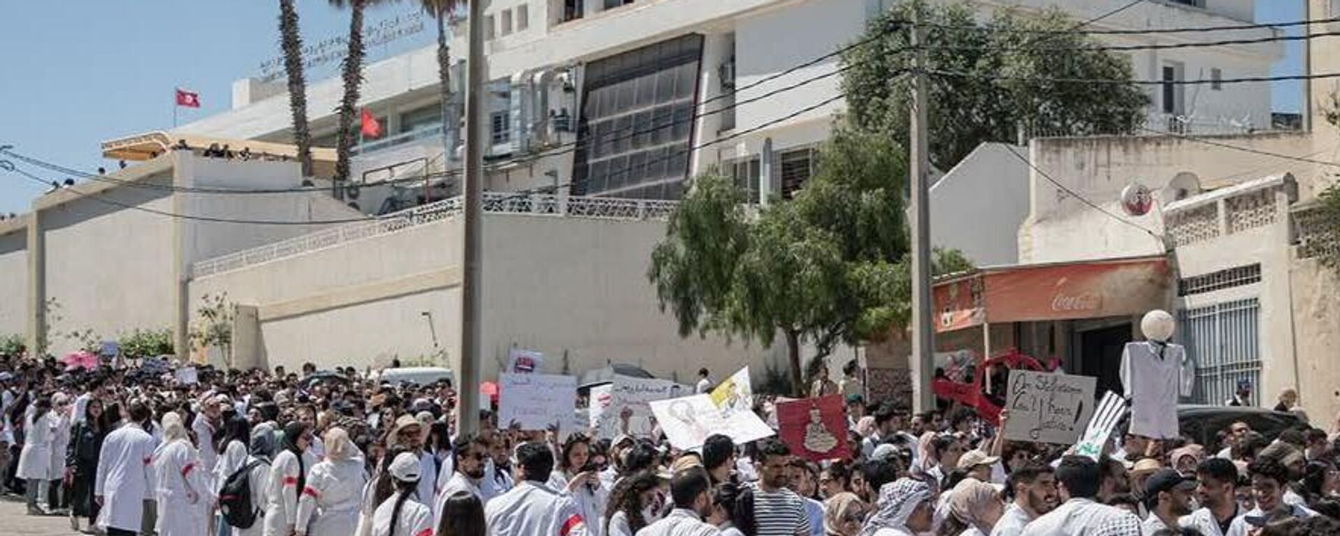 احتجاجات الأطباء الشبان التونسيين - سبوتنيك عربي, 1920, 12.06.2025