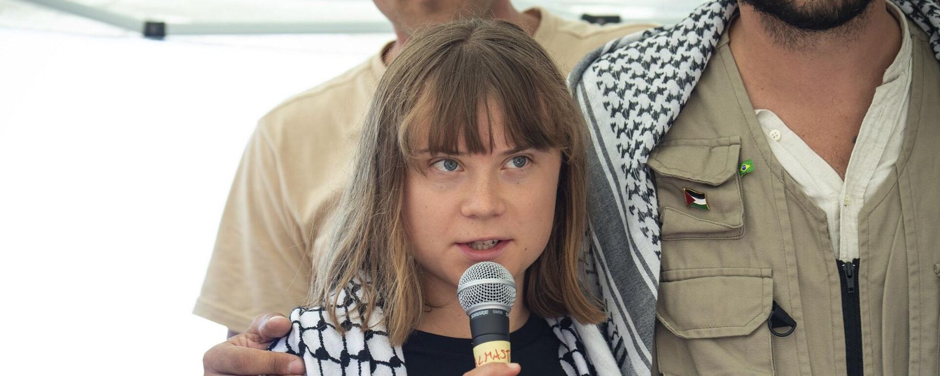 ناشطة المناخ، غريتا تونبرغ، مع نشطاء آخرين من منظمة حقوق الإنسان تلتقي بالصحفيين في كاتانيا بإيطاليا، قبل مغادرتهم إلى الشرق الأوسط، 1 يونيو/ حزيران 2025 - سبوتنيك عربي, 1920, 05.10.2025