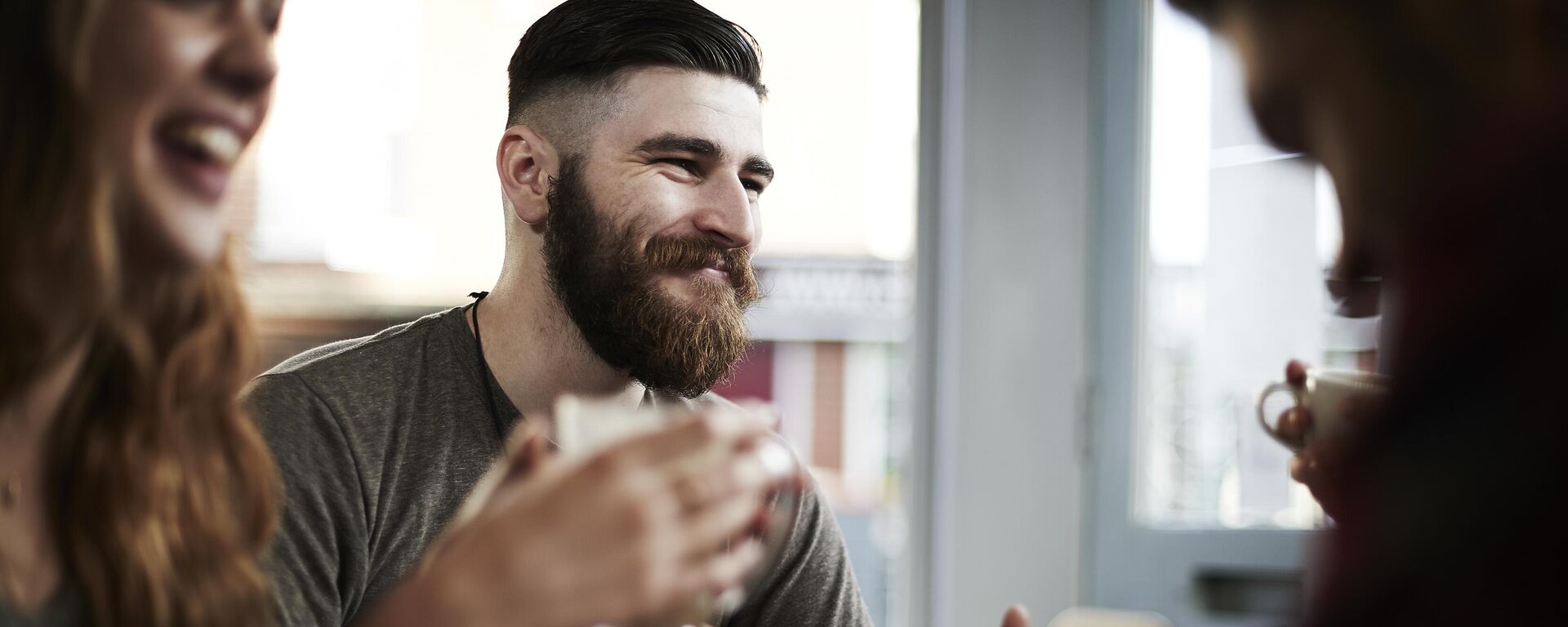 صورة لشاب ملتحي  - سبوتنيك عربي, 1920, 11.06.2025