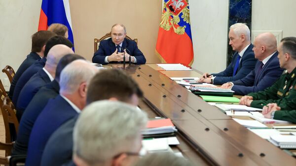 الرئيس الروسي فلاديمير بوتين خلال اجتماع حول برنامج التسلح الحكومي - سبوتنيك عربي