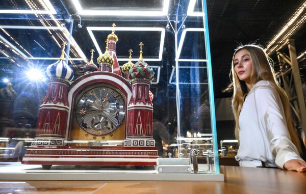 ساعات وآليات ساعات من متاحف موسكو الرائدة، الوظيفة الأساسية المعقدة لساعة "موسكو باشاليا" هي مؤشر تاريخ عيد الفصح الأرثوذكسي - سبوتنيك عربي