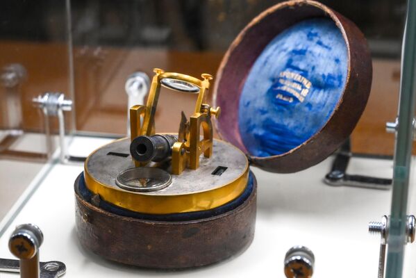 المزولة الشمسية المدمجة "مدفع الظهيرة" في معرض "الوقت لا ينتظر أحدًا"، في العاصمة الروسية موسكو - سبوتنيك عربي