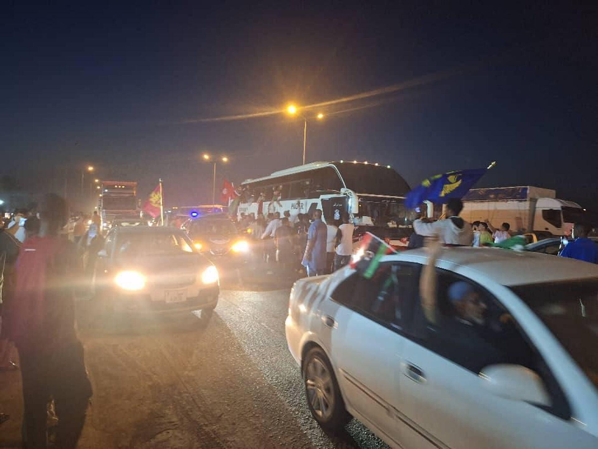 قافلة الصمود تصل بوقرين وسط ليبيا في طريقها نحو شرق ليبيا دعما لغزة قافلة الصمود تصل بوقرين وسط ليبيا في طريقها نحو شرق ليبيا دعما لغزة - سبوتنيك عربي, 1920, 12.06.2025