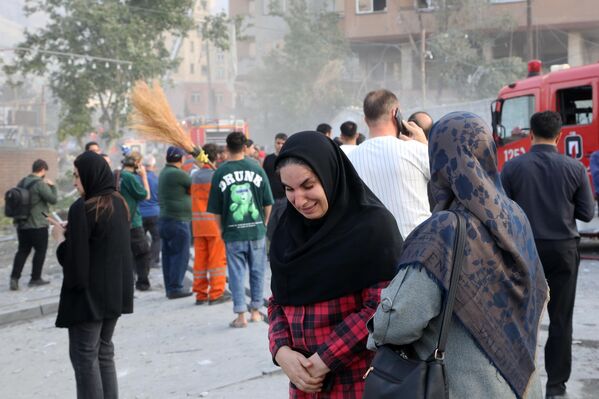 منظر لمبنى متضرر في العاصمة الإيرانية طهران، إثر هجوم إسرائيلي، في 13 يونيو/حزيران 2025. - سبوتنيك عربي