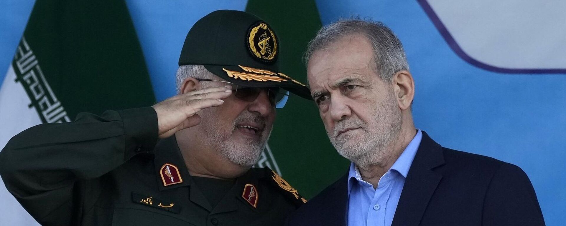 الرئيس الإيراني، مسعود بزشكيان، مع محمد باكبور، 21 سبتمبر/ أيلول 2024 - سبوتنيك عربي, 1920, 13.06.2025