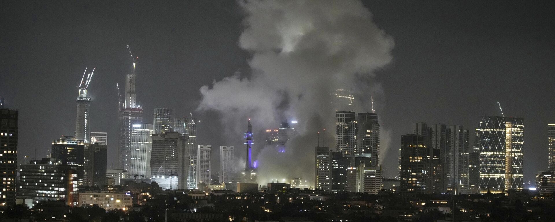 تل أبيب تتعرض لقصف إيراني - سبوتنيك عربي, 1920, 14.06.2025