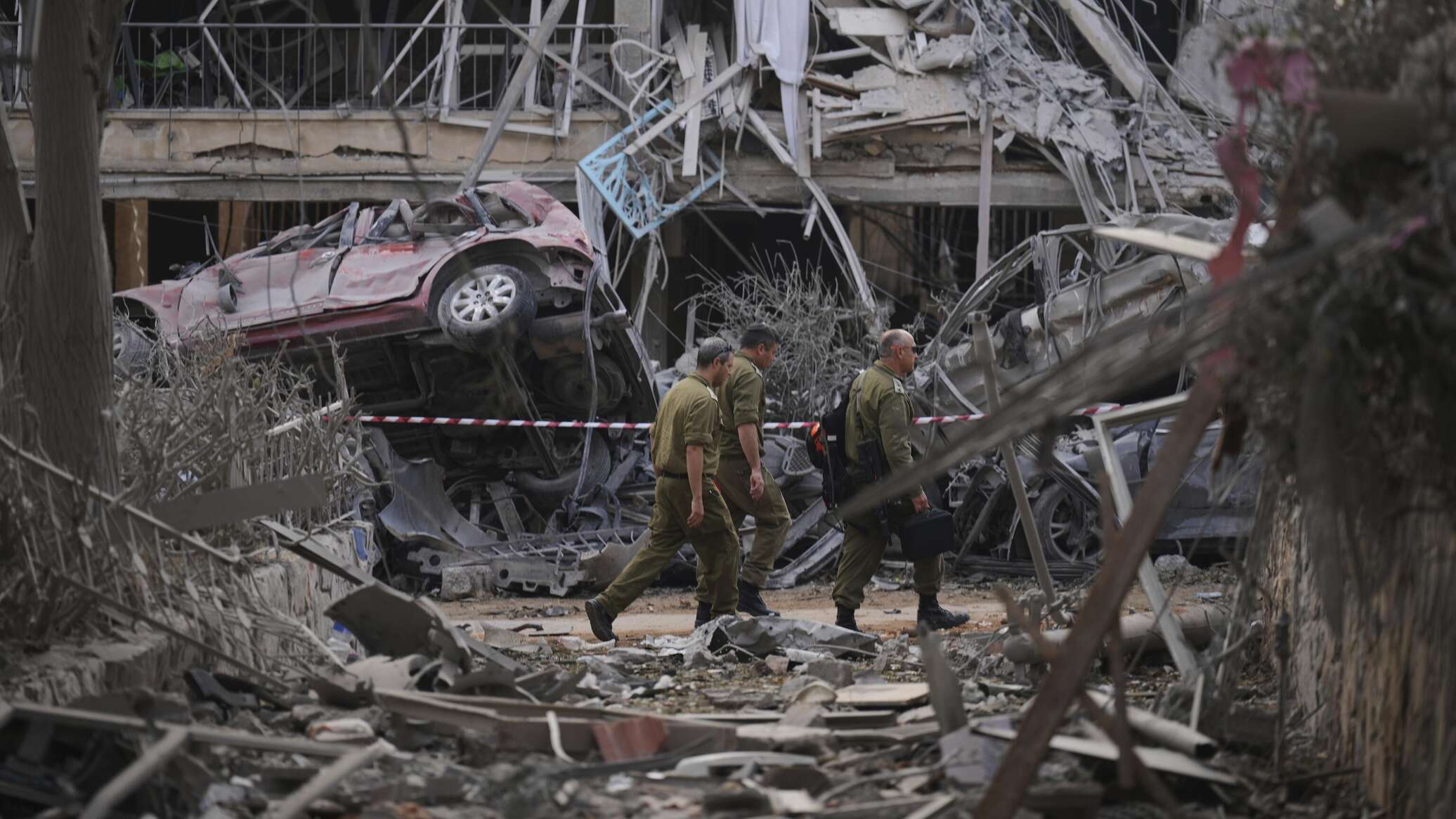 إعلام: مقتل 24 إسرائيليا وإجلاء 5 آلاف شخص من منازلهم جراء صواريخ إيران منذ بدء الحرب