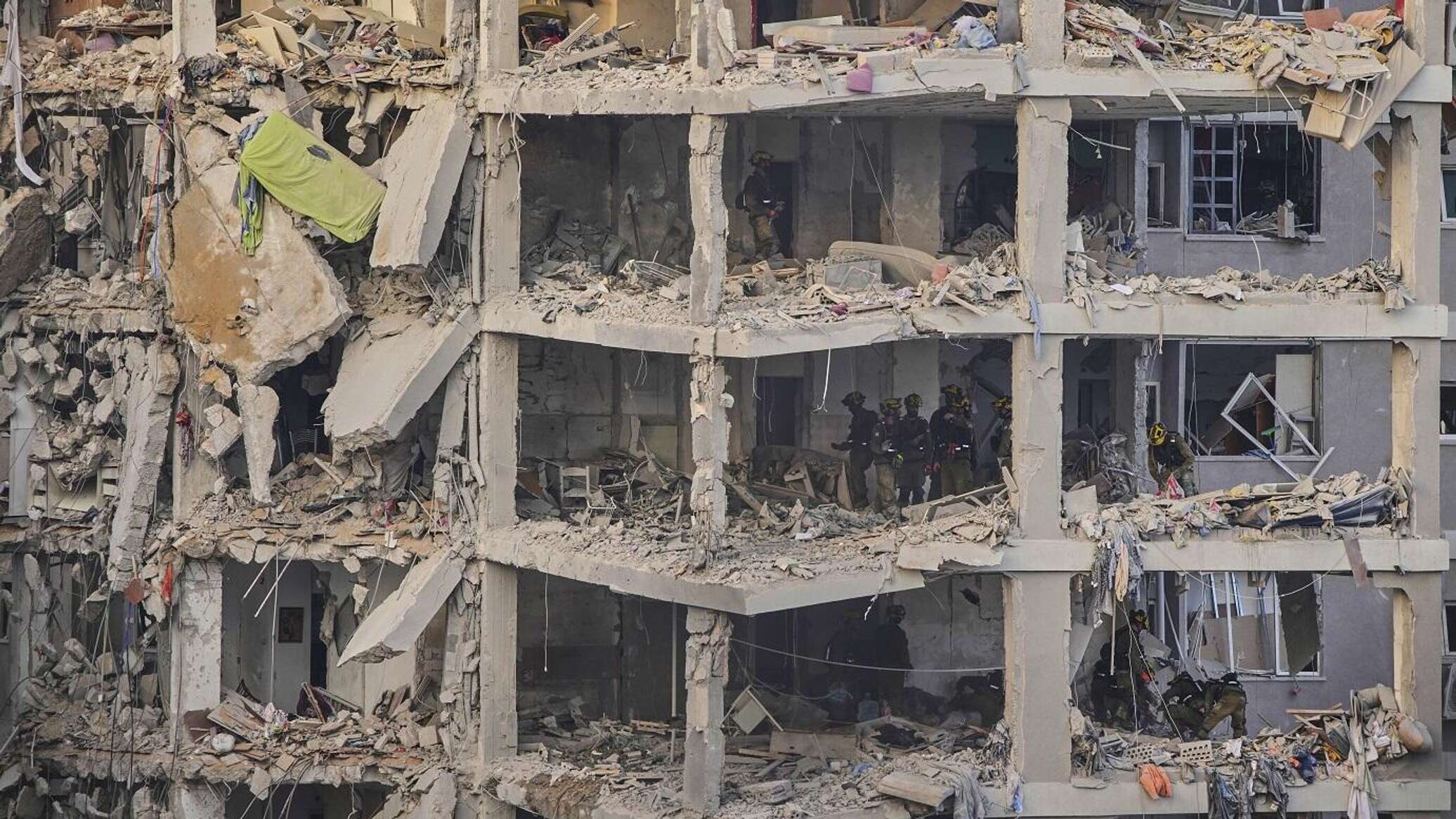 عدة قتلى في هجوم صاروخي إيراني على بئر السبع الإسرائيلية.. فيديو