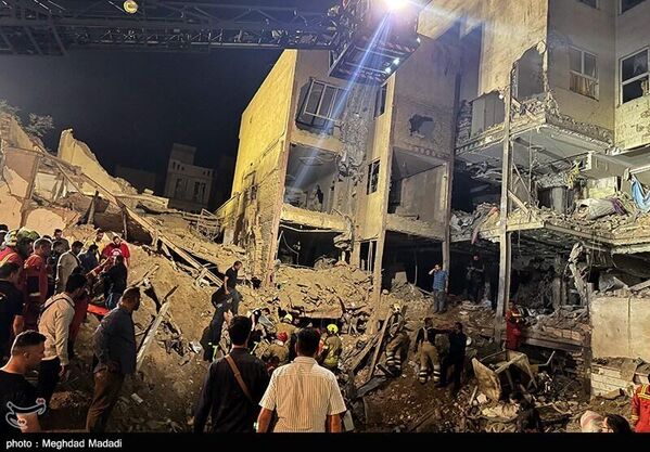 المباني المتضررة جراء الغارات الجوية الإسرائيلية على إيران في طهران.

 - سبوتنيك عربي