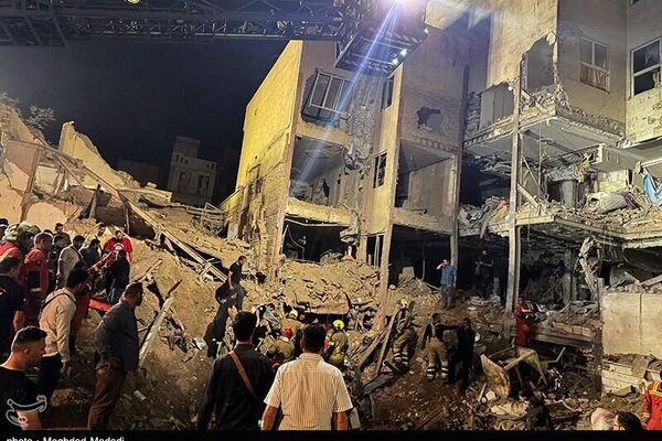 المباني المتضررة جراء الغارات الجوية الإسرائيلية على إيران في طهران.

 - سبوتنيك عربي