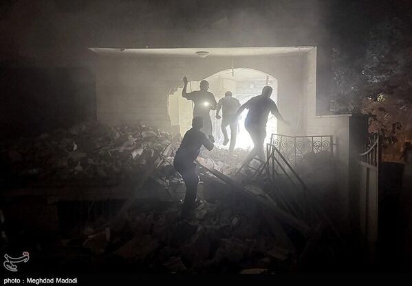 مبانٍ في طهران تضررت جراء الغارات الجوية الإسرائيلية على إيران. - سبوتنيك عربي