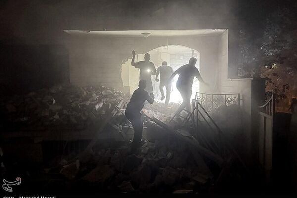 مبانٍ في طهران تضررت جراء الغارات الجوية الإسرائيلية على إيران. - سبوتنيك عربي