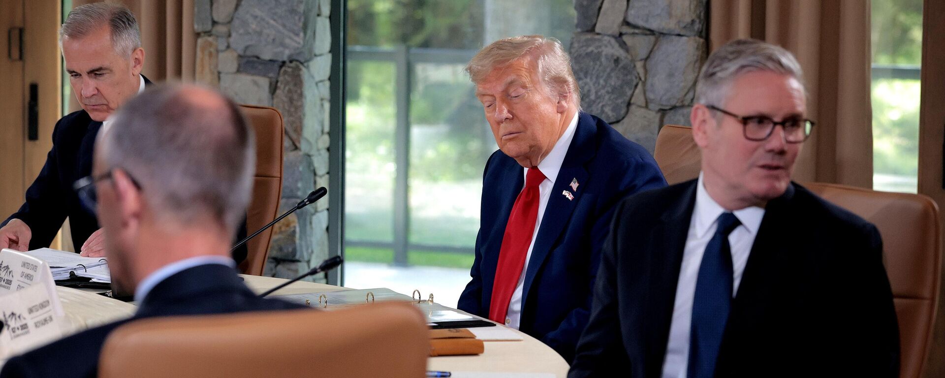 قادة مجموعة السبع خلال اجتماع قمة في 16 يونيو/حزيران 2025 - سبوتنيك عربي, 1920, 17.06.2025