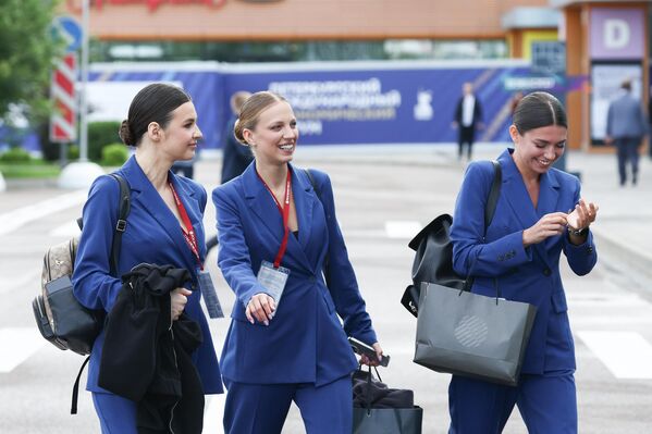 مشاركات في منتدى بطرسبورغ الاقتصادي الدولي لعام 2025، في مدينة سان بطرسبورغ. - سبوتنيك عربي