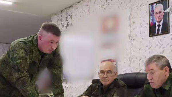 رئيس هيئة الأركان العامة للقوات المسلحة الروسية، الجنرال فاليري غيراسيموف، يتفقد عمل مجموعة قوات المركز - سبوتنيك عربي