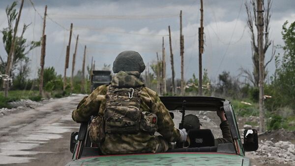 الطريق في اتجاه محور بوكروفسك، منطقة العملية العسكرية الخاصة - سبوتنيك عربي