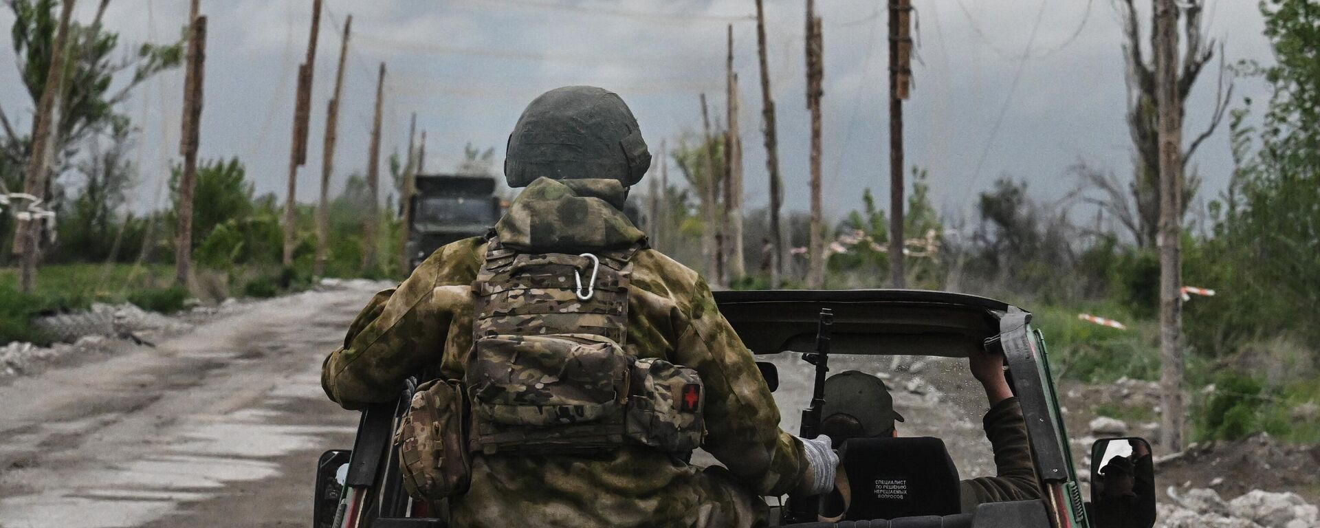 الطريق في اتجاه محور بوكروفسك، منطقة العملية العسكرية الخاصة - سبوتنيك عربي, 1920, 12.08.2025