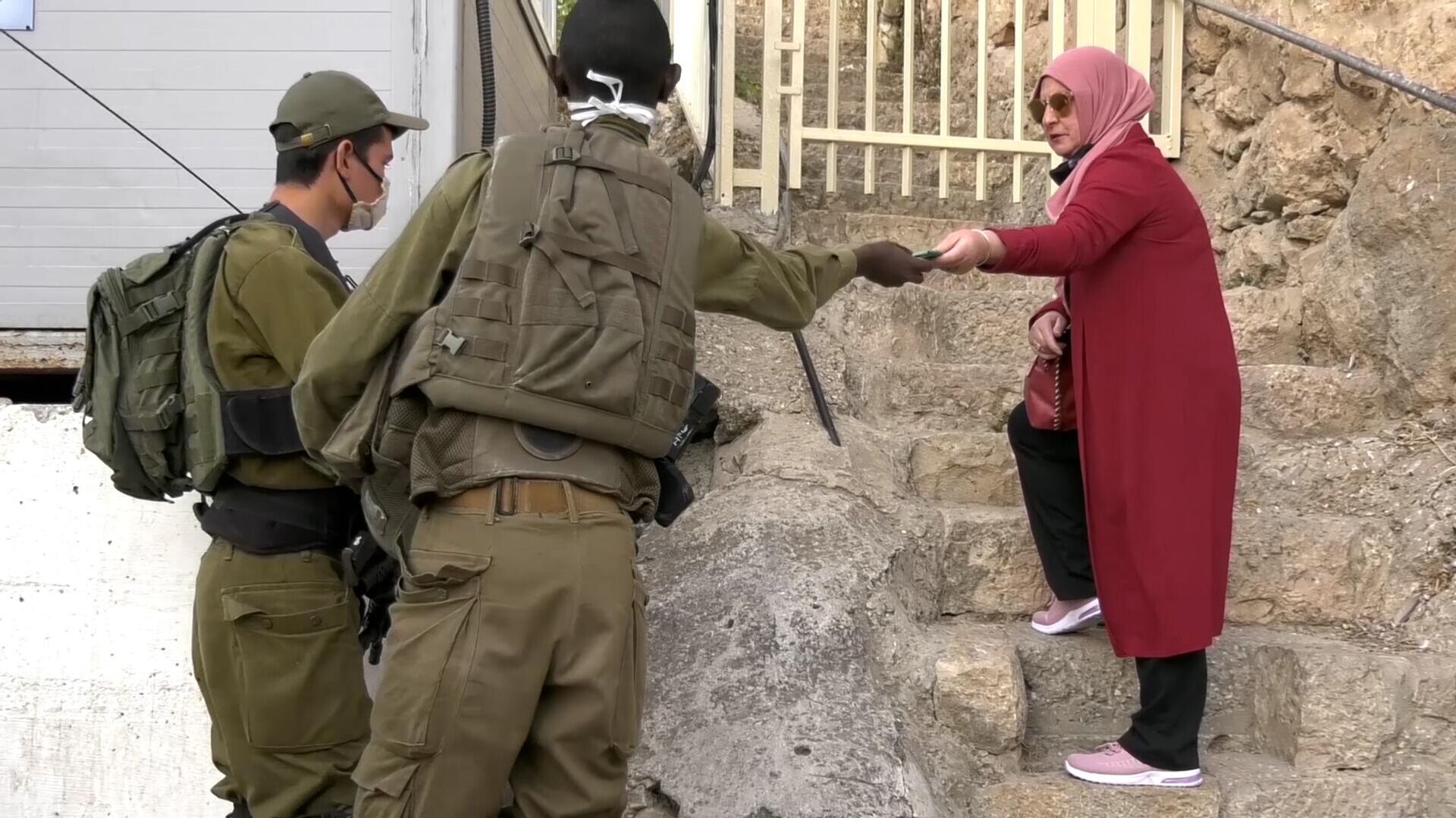 إسرائيل تفرض إغلاقا شاملا على الضفة الغربية تزامنا مع تواصل غاراتها الجوية على إيران - سبوتنيك عربي, 1920, 18.06.2025